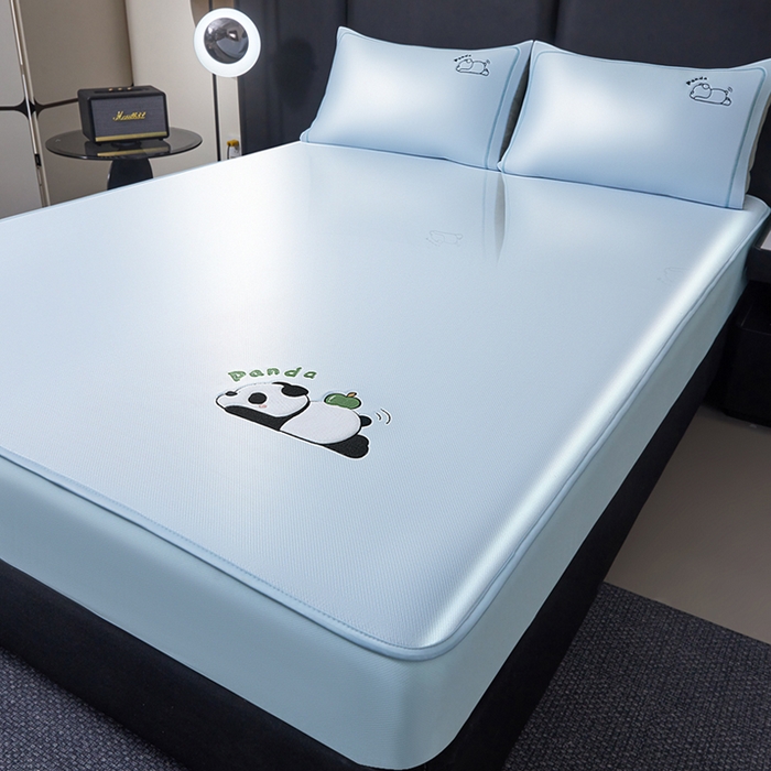 91家纺网 家纺一手货源 找家纺 全季家居 2025新款5A抗菌碳光萌趣熊猫系列贴布绣冰丝席 床笠-天蓝