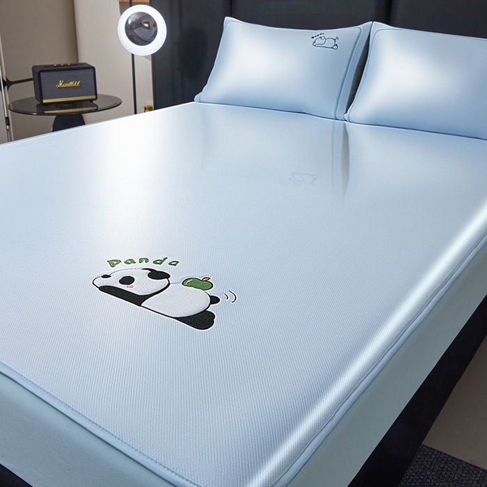 91家纺网 家纺一手货源 找家纺 全季家居 2025新款5A抗菌碳光萌趣熊猫系列贴布绣冰丝席 床笠-天蓝