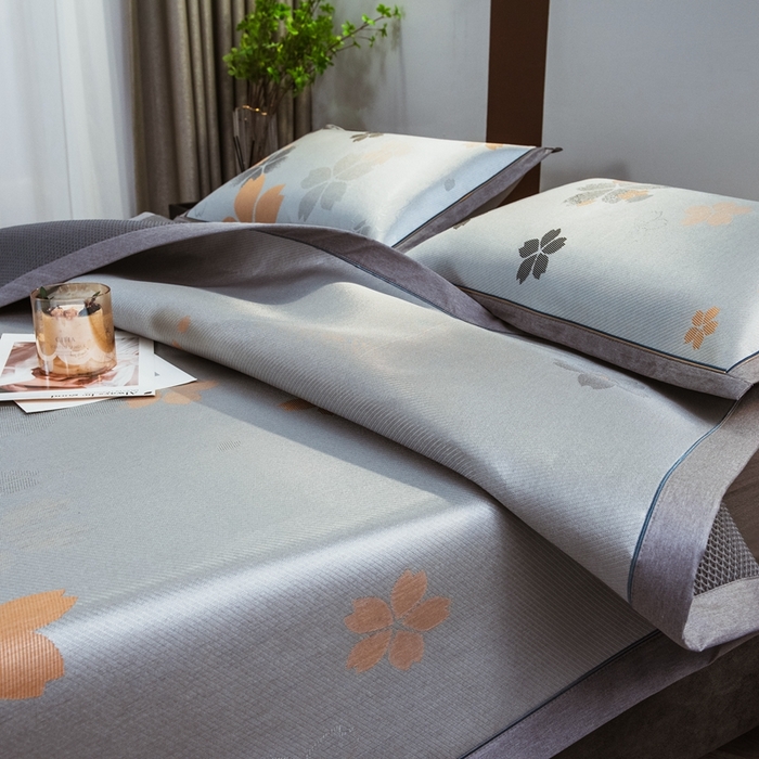 91家纺网 家纺一手货源 找家纺 全季家居 2025新款900D高精密三色纬提花冰丝凉席 床席-静享花开