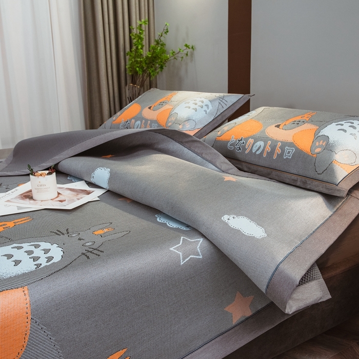 91家纺网 家纺一手货源 找家纺 全季家居 2025新款900D高精密三色纬提花冰丝凉席 床席-龙小猫-黄