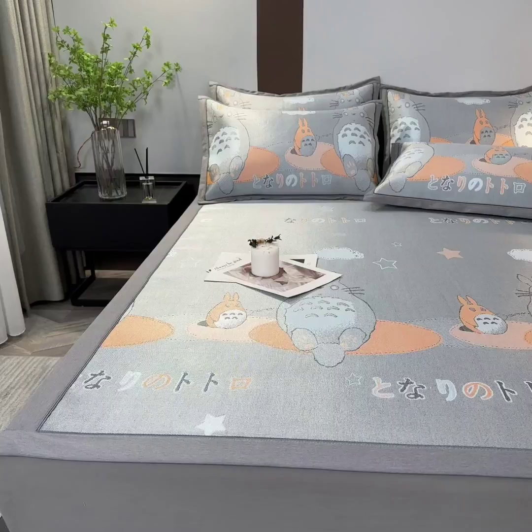 91家纺网 家纺一手货源 找家纺 全季家居 2025新款900D高精密三色纬提花冰丝凉席 床席-龙小猫-黄