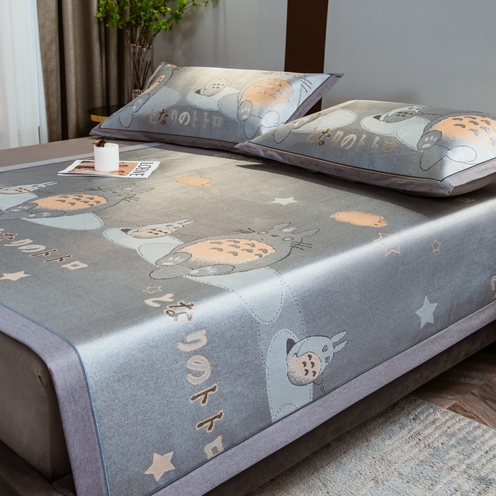 91家纺网 家纺一手货源 找家纺 全季家居 2025新款900D高精密三色纬提花冰丝凉席 床席-龙小猫-灰