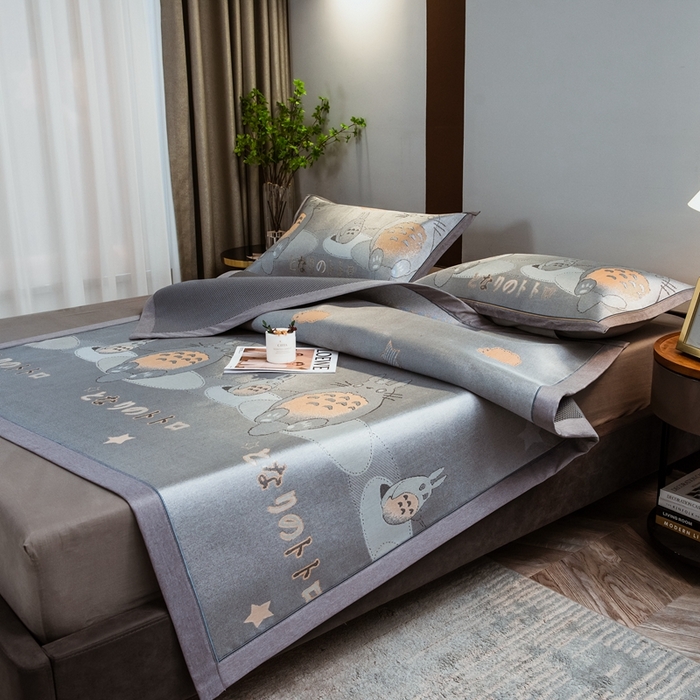 91家纺网 家纺一手货源 找家纺 全季家居 2025新款900D高精密三色纬提花冰丝凉席 床席-龙小猫-灰