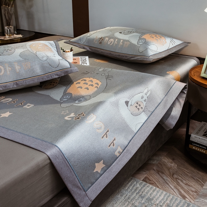 91家纺网 家纺一手货源 找家纺 全季家居 2025新款900D高精密三色纬提花冰丝凉席 床席-龙小猫-灰