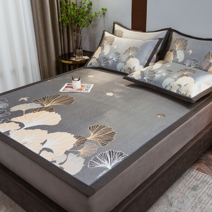 91家纺网 家纺一手货源 找家纺 全季家居 2025新款900D高精密三色纬提花冰丝凉席 床席-落叶情深