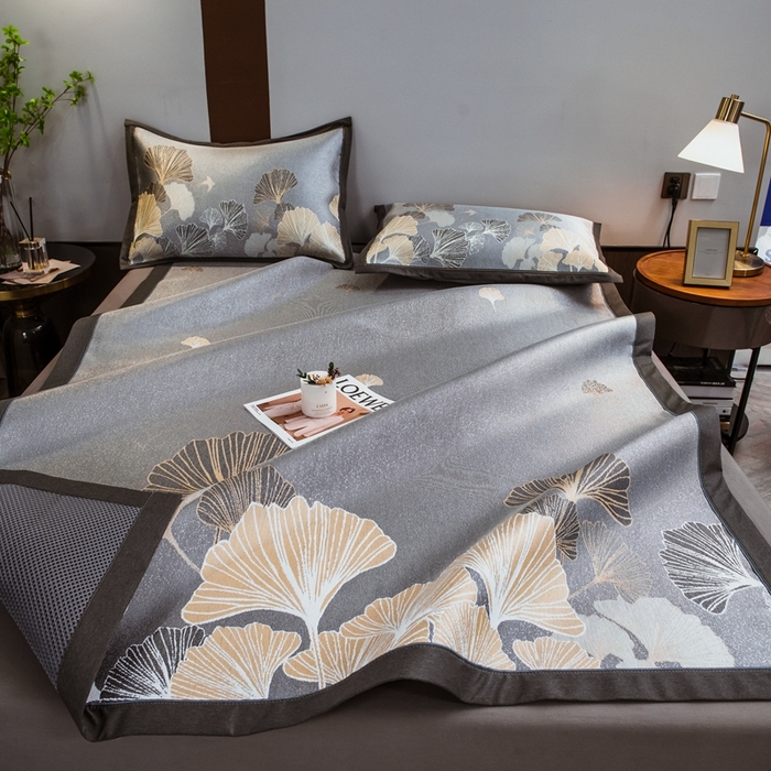 91家纺网 家纺一手货源 找家纺 全季家居 2025新款900D高精密三色纬提花冰丝凉席 床席-落叶情深