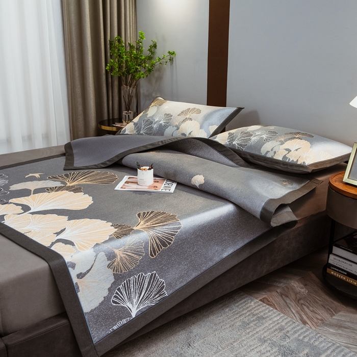 91家纺网 家纺一手货源 找家纺 全季家居 2025新款900D高精密三色纬提花冰丝凉席 床席-落叶情深