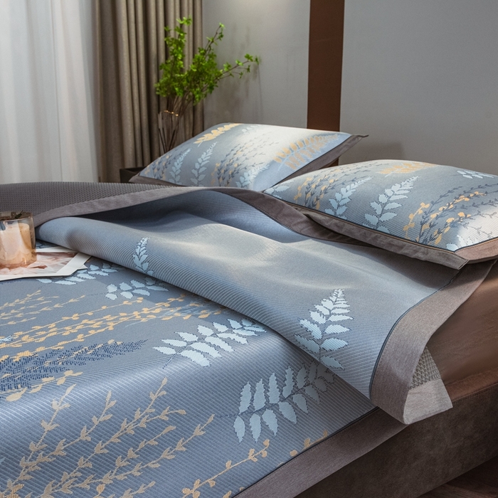 91家纺网 家纺一手货源 找家纺 全季家居 2025新款900D高精密三色纬提花冰丝凉席 床席-陌上草熏