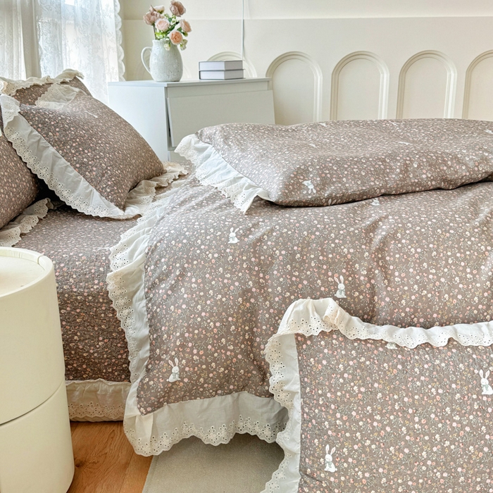 91家纺网 家纺一手货源 找家纺 添越家纺2025新款纯棉砂洗床盖三件套四件套系列 查理兔-咖