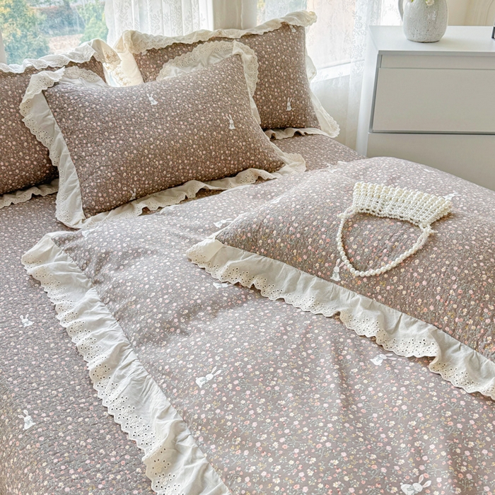 91家纺网 家纺一手货源 找家纺 添越家纺2025新款纯棉砂洗床盖三件套四件套系列 查理兔-咖