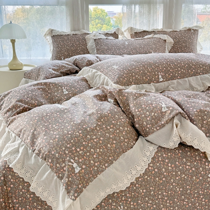 91家纺网 家纺一手货源 找家纺 添越家纺2025新款纯棉砂洗床盖三件套四件套系列 查理兔-咖