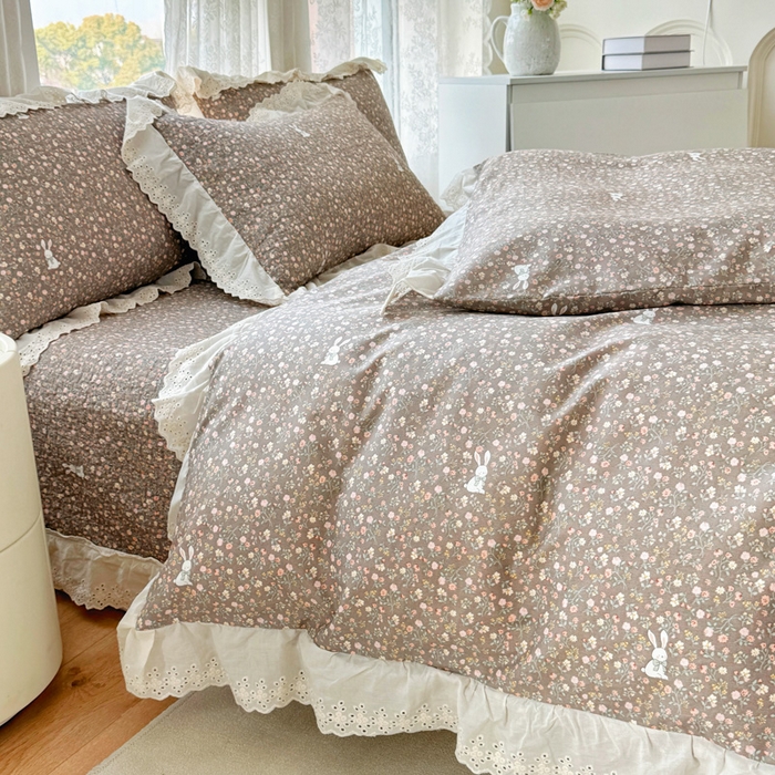 91家纺网 家纺一手货源 找家纺 添越家纺2025新款纯棉砂洗床盖三件套四件套系列 查理兔-咖