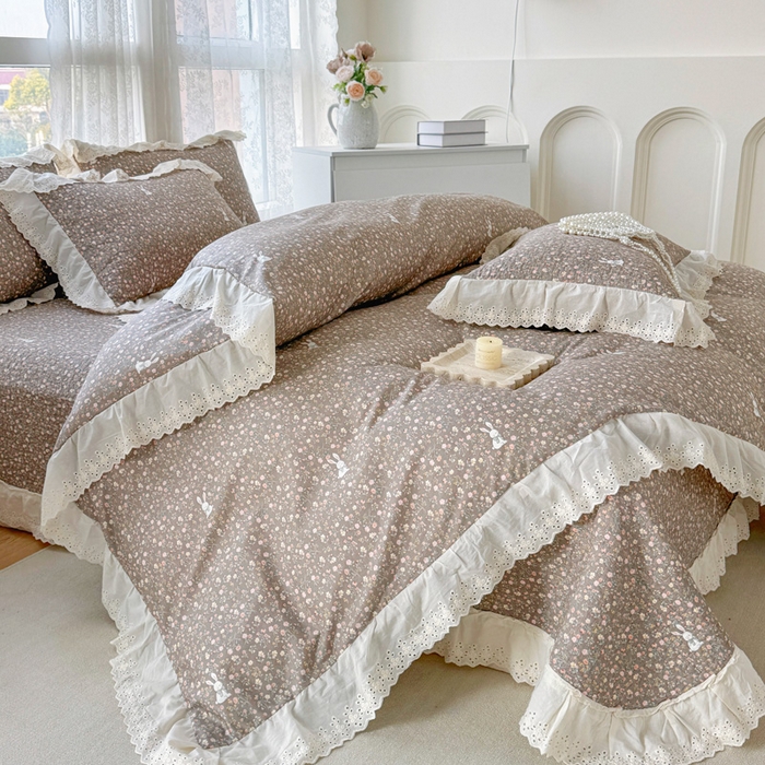 91家纺网 家纺一手货源 找家纺 添越家纺2025新款纯棉砂洗床盖三件套四件套系列 查理兔-咖