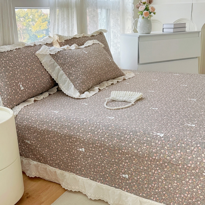 91家纺网 家纺一手货源 找家纺 添越家纺2025新款纯棉砂洗床盖三件套四件套系列 查理兔-咖