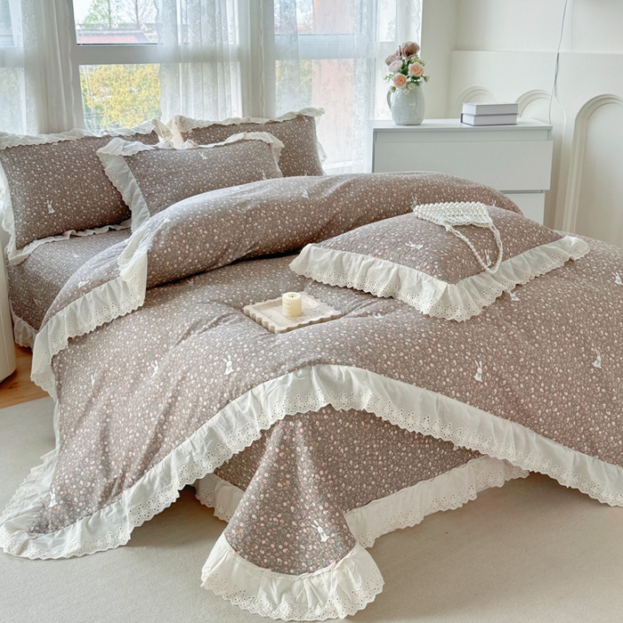 91家纺网 家纺一手货源 找家纺 添越家纺2025新款纯棉砂洗床盖三件套四件套系列 查理兔-咖