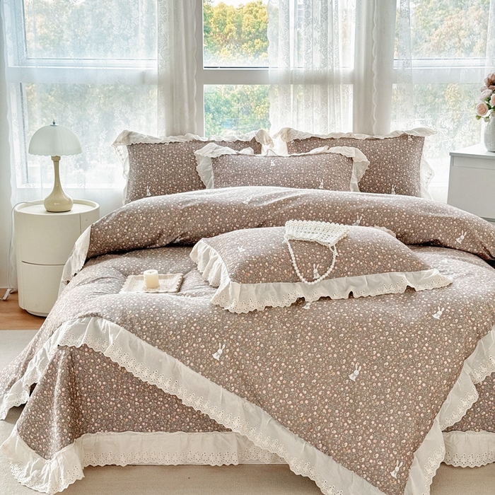 91家纺网 家纺一手货源 找家纺 添越家纺2025新款纯棉砂洗床盖三件套四件套系列 查理兔-咖