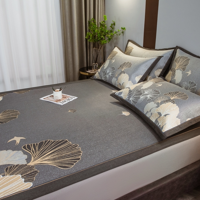 91家纺网 家纺一手货源 找家纺 全季家居 2025新款900D高精密三色纬提花冰丝凉席 床笠-落叶情深