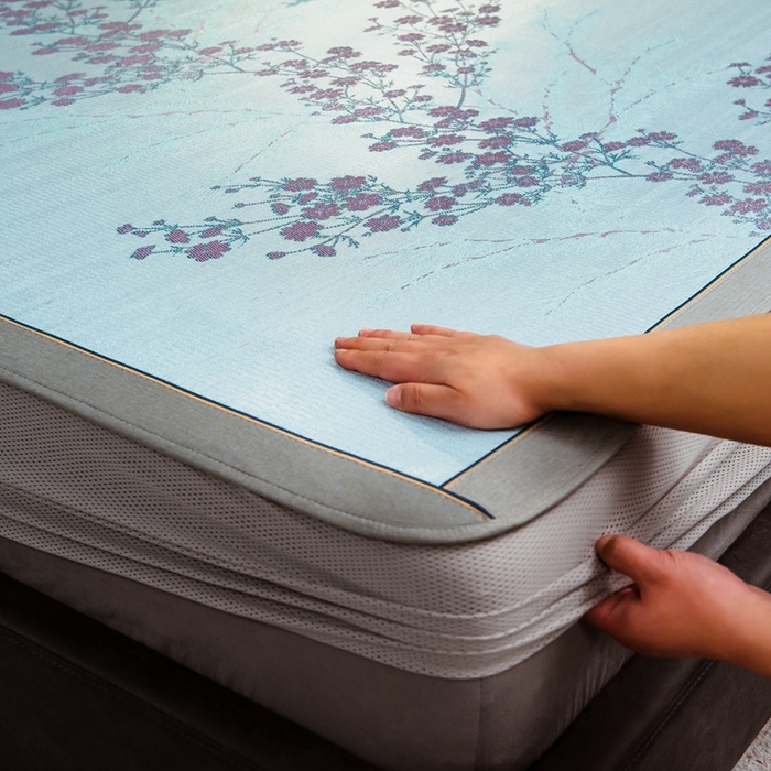 91家纺网 家纺一手货源 找家纺 全季家居 2025新款900D高精密三色纬提花冰丝凉席 床笠-枝头梅花