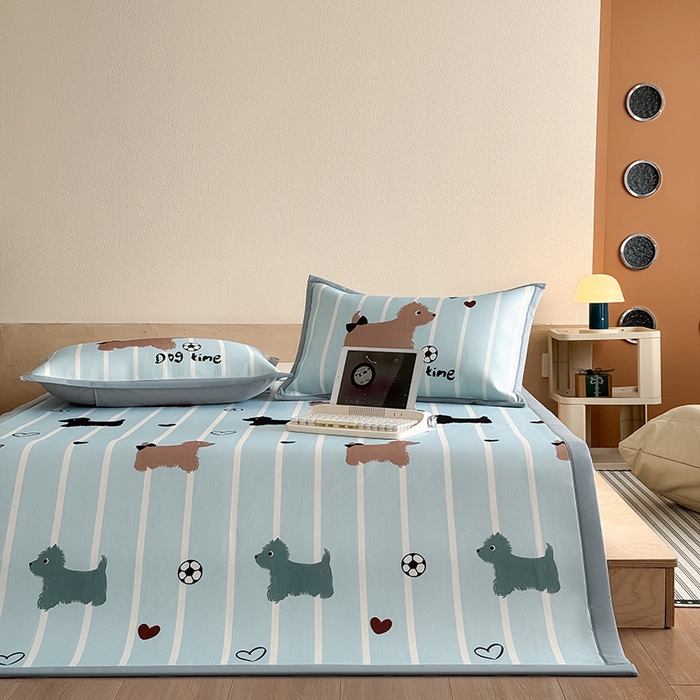 91家纺网 家纺一手货源 找家纺 全季家居 2025新款日韩竖条风格卡通冰丝席 狗狗派对