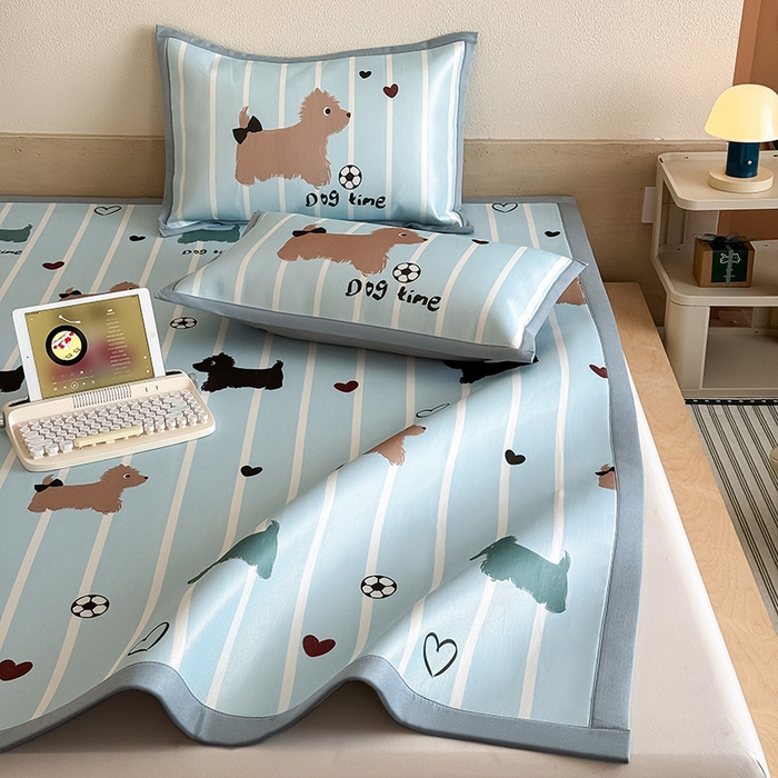 91家纺网 家纺一手货源 找家纺 全季家居 2025新款日韩竖条风格卡通冰丝席 狗狗派对