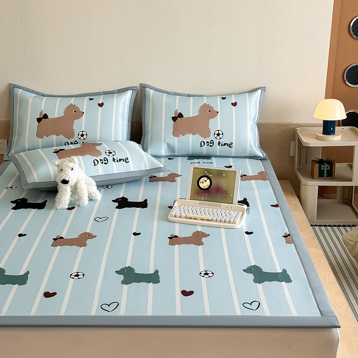 91家纺网 家纺一手货源 找家纺 全季家居 2025新款日韩竖条风格卡通冰丝席 狗狗派对