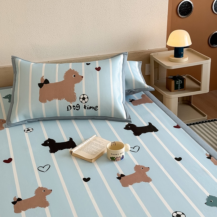 91家纺网 家纺一手货源 找家纺 全季家居 2025新款日韩竖条风格卡通冰丝席 狗狗派对