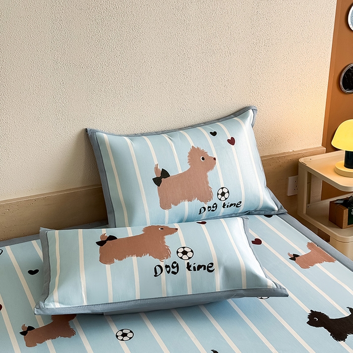 91家纺网 家纺一手货源 找家纺 全季家居 2025新款日韩竖条风格卡通冰丝席 狗狗派对