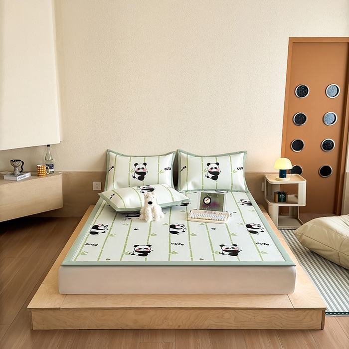 91家纺网 家纺一手货源 找家纺 全季家居 2025新款日韩竖条风格卡通冰丝席 萌趣熊猫