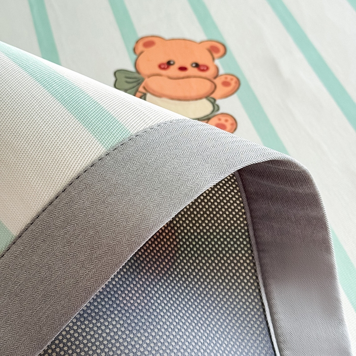 91家纺网 家纺一手货源 找家纺 全季家居 2025新款日韩竖条风格卡通冰丝席 甜蜜小熊