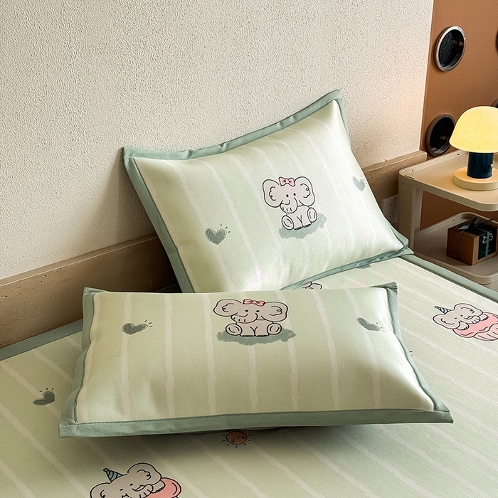 91家纺网 家纺一手货源 找家纺 全季家居 2025新款日韩竖条风格卡通冰丝席 阳光小象