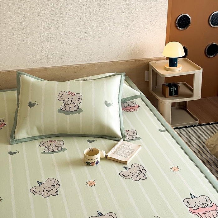 91家纺网 家纺一手货源 找家纺 全季家居 2025新款日韩竖条风格卡通冰丝席 阳光小象