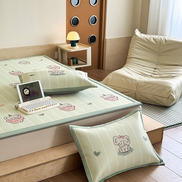 91家纺网 家纺一手货源 找家纺 全季家居 2025新款日韩竖条风格卡通冰丝席 阳光小象