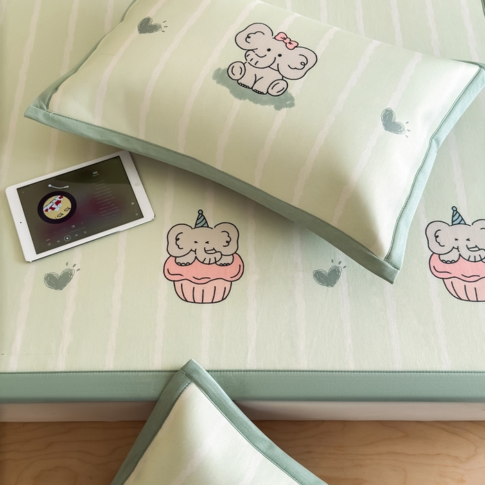 91家纺网 家纺一手货源 找家纺 全季家居 2025新款日韩竖条风格卡通冰丝席 阳光小象