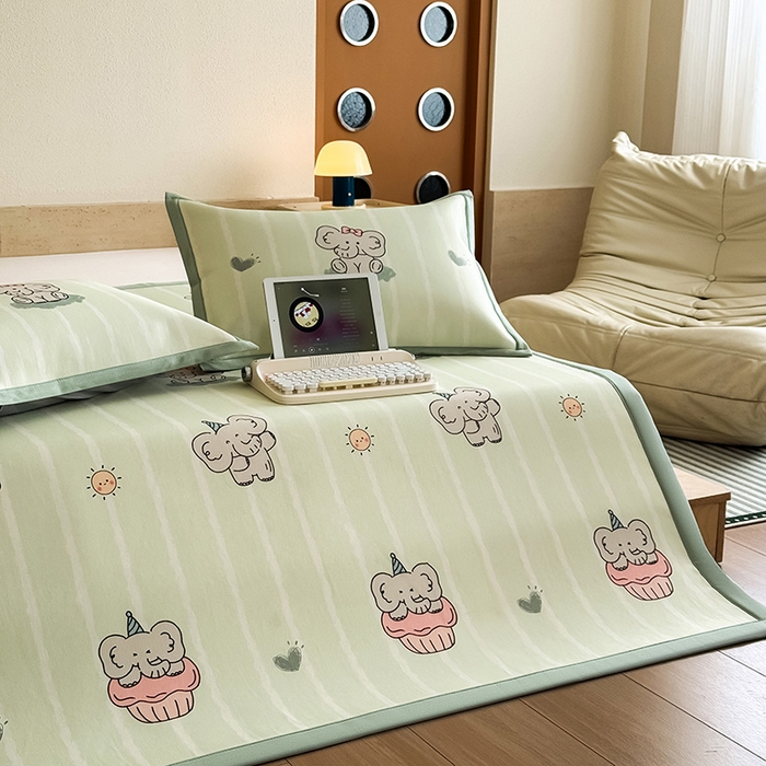 91家纺网 家纺一手货源 找家纺 全季家居 2025新款日韩竖条风格卡通冰丝席 阳光小象