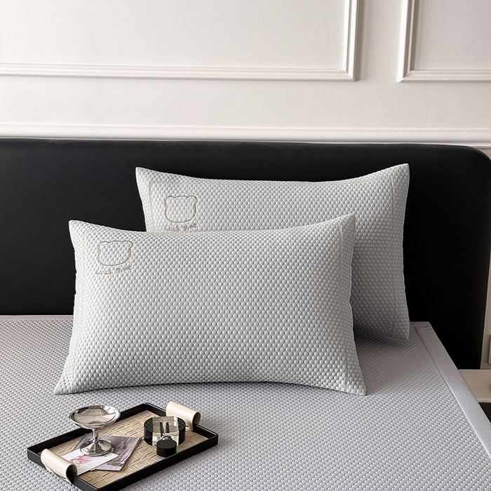 91家纺网 家纺一手货源 找家纺 （总）全季家居 2025新款A类乙纶PE调皮熊贴布绣系列凉豆豆席凉席席子