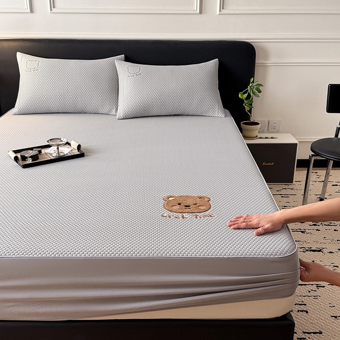 91家纺网 家纺一手货源 找家纺 （总）全季家居 2025新款A类乙纶PE调皮熊贴布绣系列凉豆豆席凉席席子