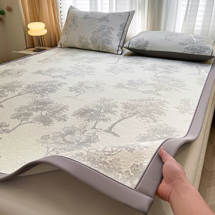 91家纺网 家纺一手货源 找家纺 全季家居 2025新款A类乙纶PE花卉轻奢提花系列凉豆豆席 床席款-迷雾森林-深棕