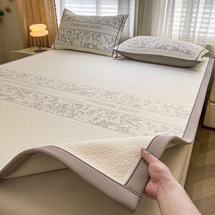 91家纺网 家纺一手货源 找家纺 全季家居 2025新款A类乙纶PE花卉轻奢提花系列凉豆豆席 床席款-浪漫枫林-浅灰