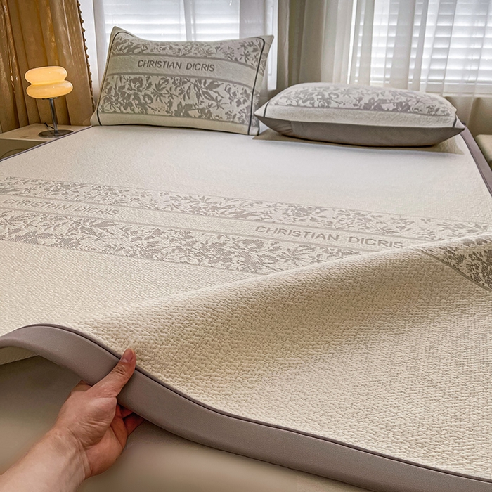 91家纺网 家纺一手货源 找家纺 全季家居 2025新款A类乙纶PE花卉轻奢提花系列凉豆豆席 床席款-浪漫枫林-浅灰