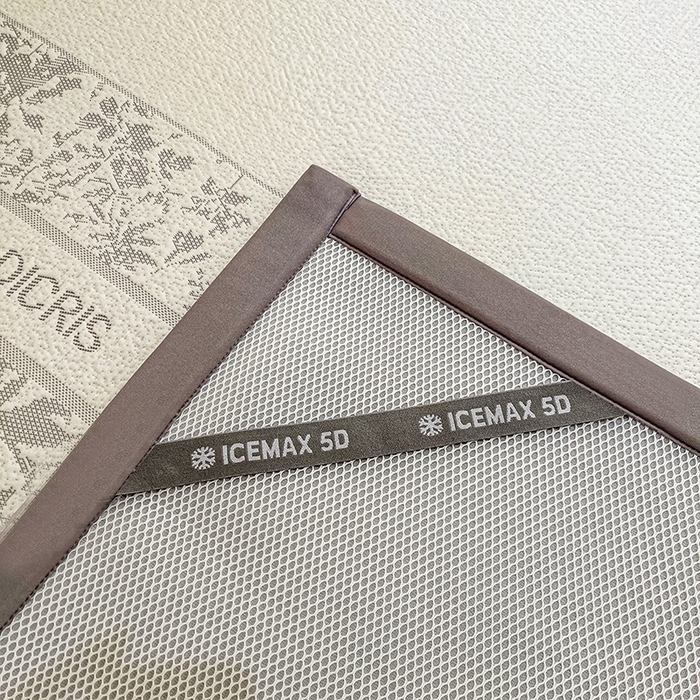 91家纺网 家纺一手货源 找家纺 全季家居 2025新款A类乙纶PE花卉轻奢提花系列凉豆豆席 床席款-浪漫枫林-浅灰