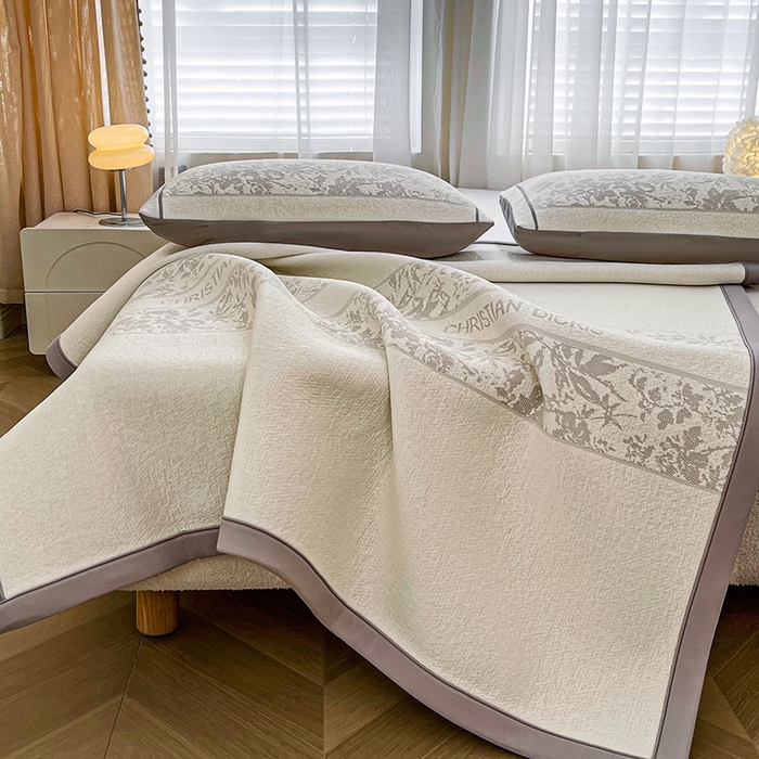 91家纺网 家纺一手货源 找家纺 全季家居 2025新款A类乙纶PE花卉轻奢提花系列凉豆豆席 床席款-浪漫枫林-浅灰