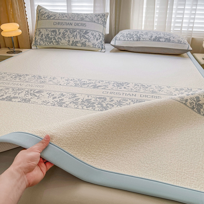 91家纺网 家纺一手货源 找家纺 全季家居 2025新款A类乙纶PE花卉轻奢提花系列凉豆豆席 床席款-浪漫枫林-天蓝