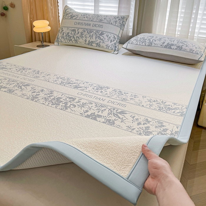 91家纺网 家纺一手货源 找家纺 全季家居 2025新款A类乙纶PE花卉轻奢提花系列凉豆豆席 床席款-浪漫枫林-天蓝