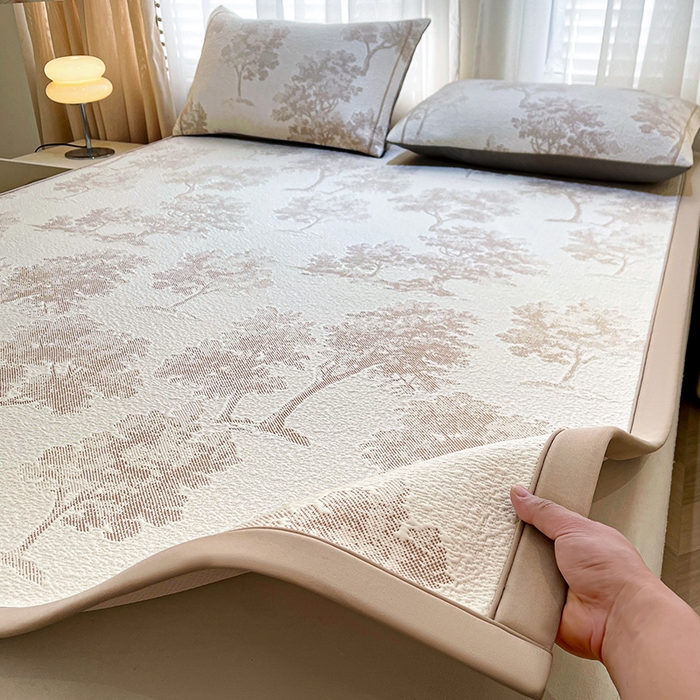 91家纺网 家纺一手货源 找家纺 全季家居 2025新款A类乙纶PE花卉轻奢提花系列凉豆豆席 床席款-迷雾森林-浅咖
