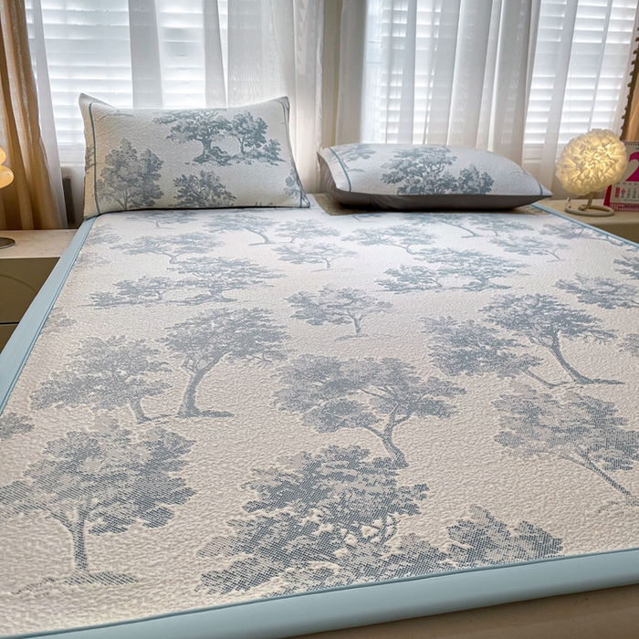 91家纺网 家纺一手货源 找家纺 全季家居 2025新款A类乙纶PE花卉轻奢提花系列凉豆豆席 床席款-迷雾森林-天蓝