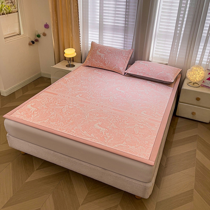 91家纺网 家纺一手货源 找家纺 全季家居 2025新款A类乙纶PE花卉轻奢提花系列凉豆豆席 床席款-麋鹿花园-淡粉