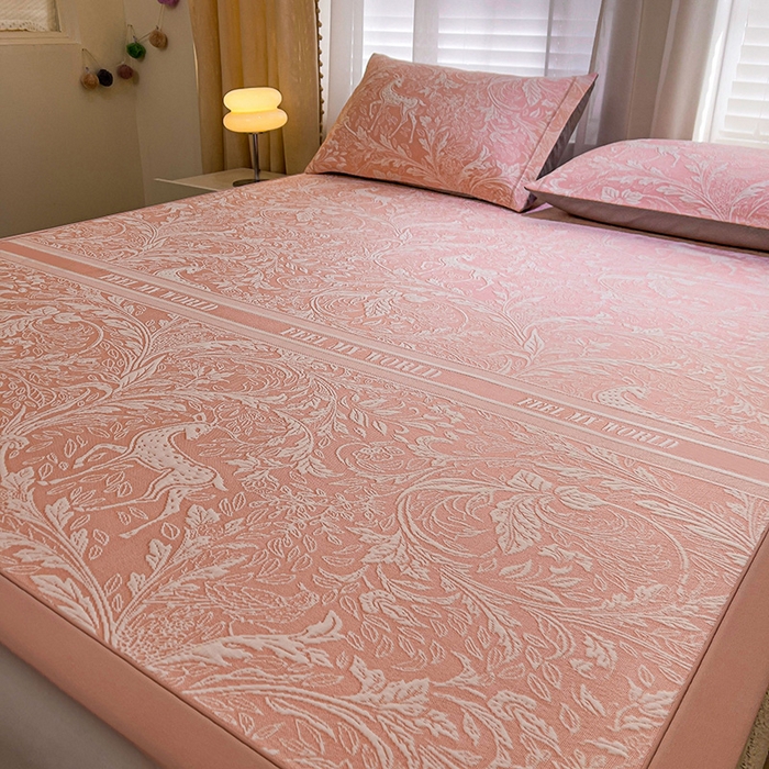 91家纺网 家纺一手货源 找家纺 全季家居 2025新款A类乙纶PE花卉轻奢提花系列凉豆豆席 床席款-麋鹿花园-淡粉