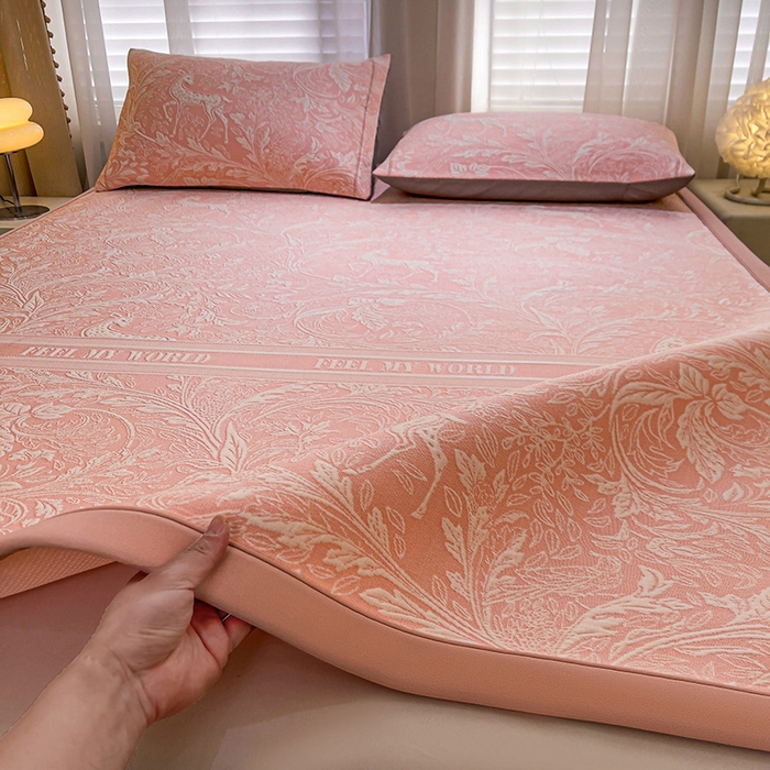 91家纺网 家纺一手货源 找家纺 全季家居 2025新款A类乙纶PE花卉轻奢提花系列凉豆豆席 床席款-麋鹿花园-淡粉