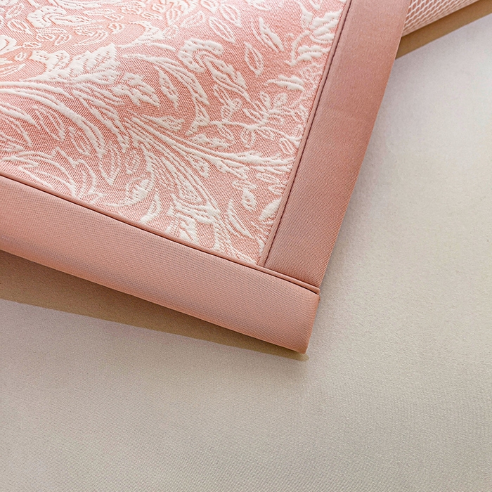 91家纺网 家纺一手货源 找家纺 全季家居 2025新款A类乙纶PE花卉轻奢提花系列凉豆豆席 床席款-麋鹿花园-淡粉