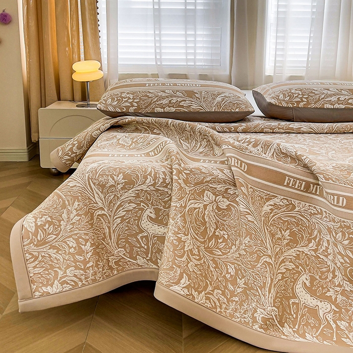 91家纺网 家纺一手货源 找家纺 全季家居 2025新款A类乙纶PE花卉轻奢提花系列凉豆豆席 床席款-麋鹿花园-浅咖